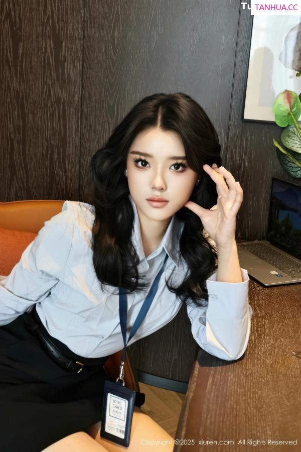   [XiuRen]高清写真图 2025.08.21 No.10674 糯梨子 性感OL第17张图片